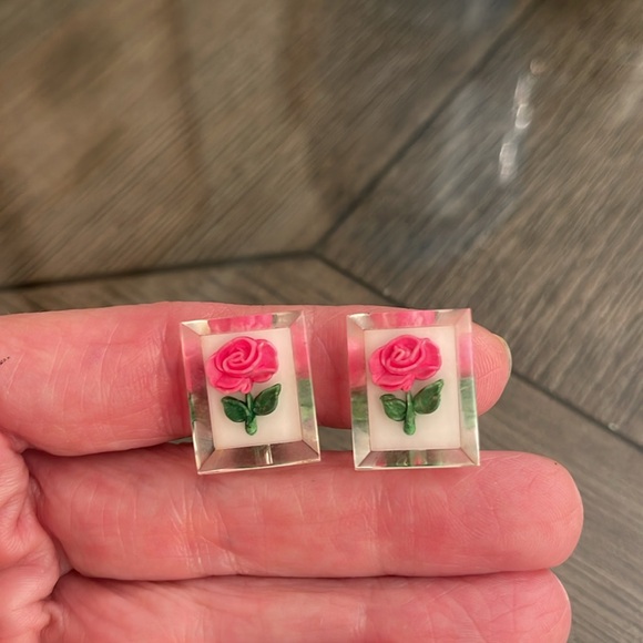 Vintage Clear Rectangle Lucite Reverse Carved Pink Painted Rose Clip Earrings - Picture 10 of 14